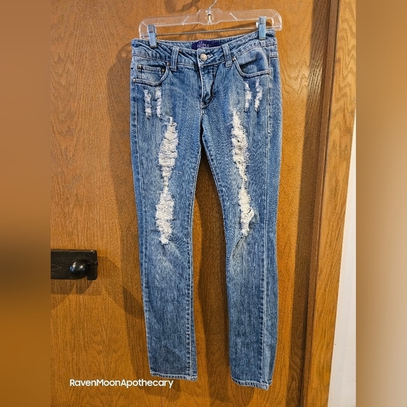 Miley Cyrus Distressed Jeans 9 - Picture 1 of 10